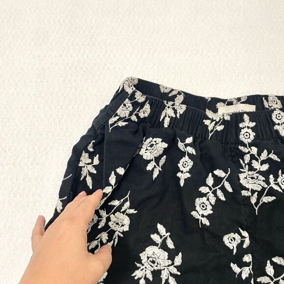 Abercrombie & Fitch Linen Blend Embroidered Floral Pull-On Shorts Black sz Large - Picture 3 of 5